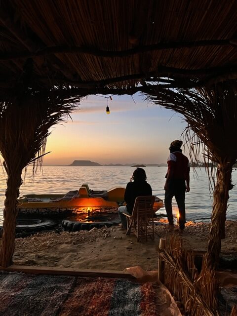 Pôr do sol em lago de Siwa