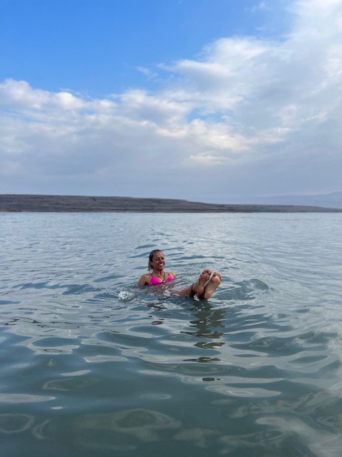 Mulher no Mar Morto, Israel