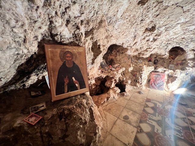 Caverna onde Jesus jejuou no Monte das Tentações