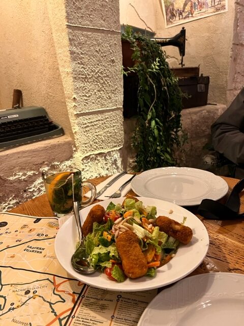 Restaurante em Nazaré, Israel.