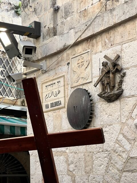 Via Dolorosa, na cidade antiga de Jerusalém