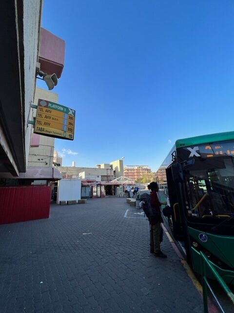 Ônibus em Israel que leva até a fronteira com a Jordânia