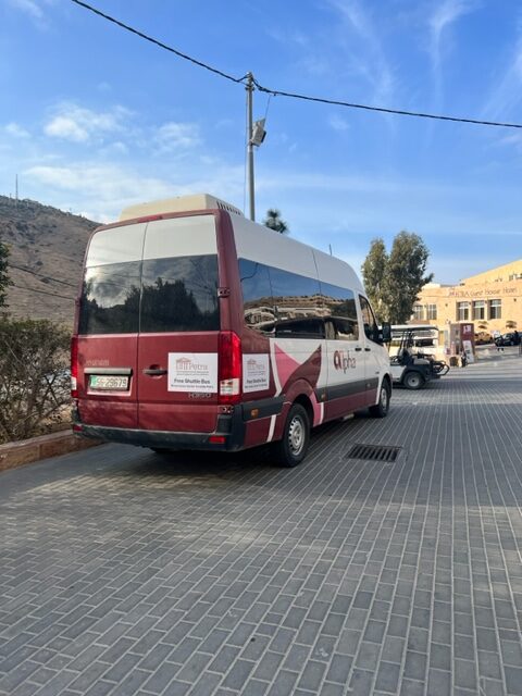 Shuttle gratuito para visitar Petra no contrafluxo