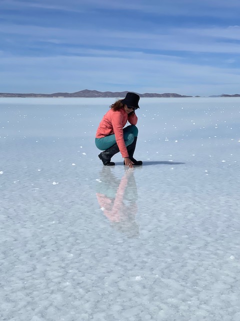 Mulher no Salar de Uyuni, Bolívia