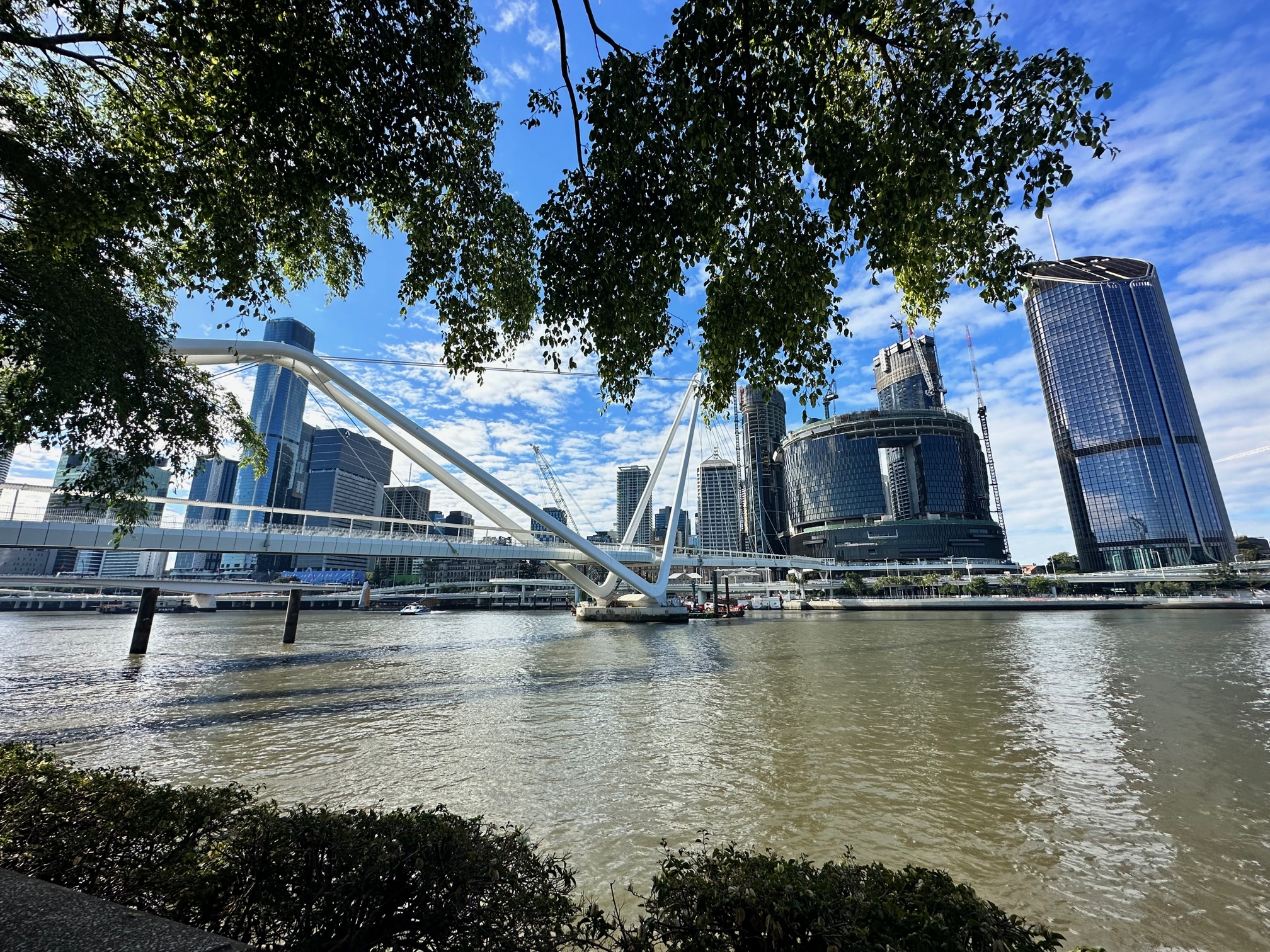 Ponte e rio na cidade de Brisbane, Austrália