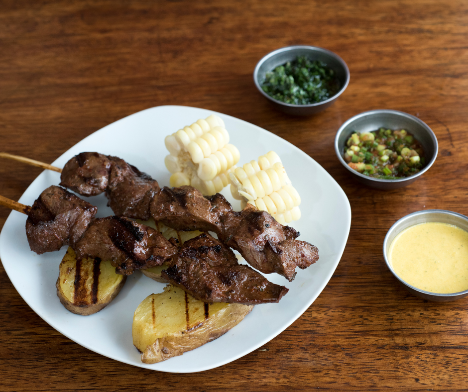 anticuchos gastronomia peruana