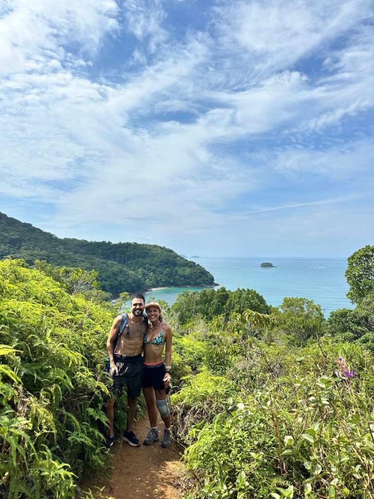 trilha em uma das melhores praias de ubatuba