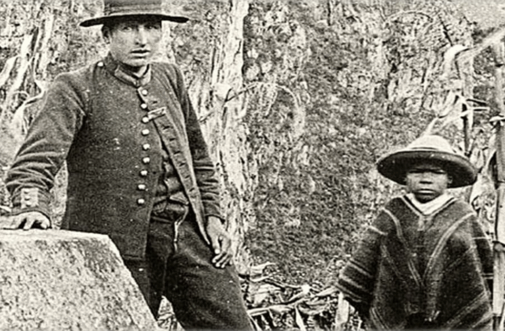 verdadeira foto da expedição de Hiran Binghan em Machu Picchu com Pablito