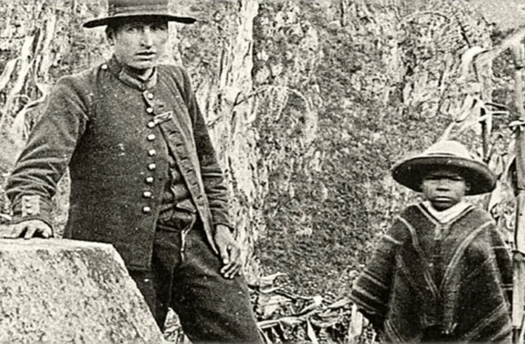 verdadeira foto da expedição de Hiran Binghan em Machu Picchu com Pablito