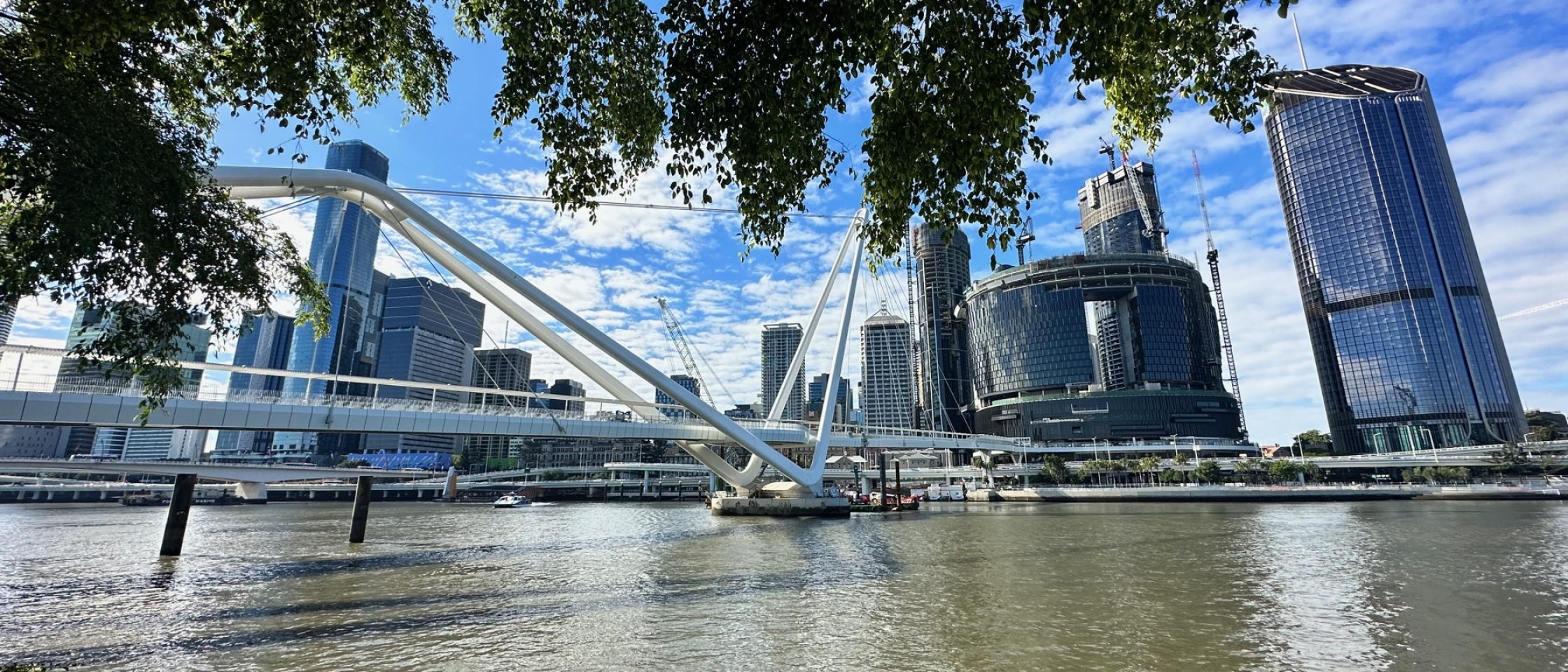 Ponte e rio na cidade de Brisbane, Austrália