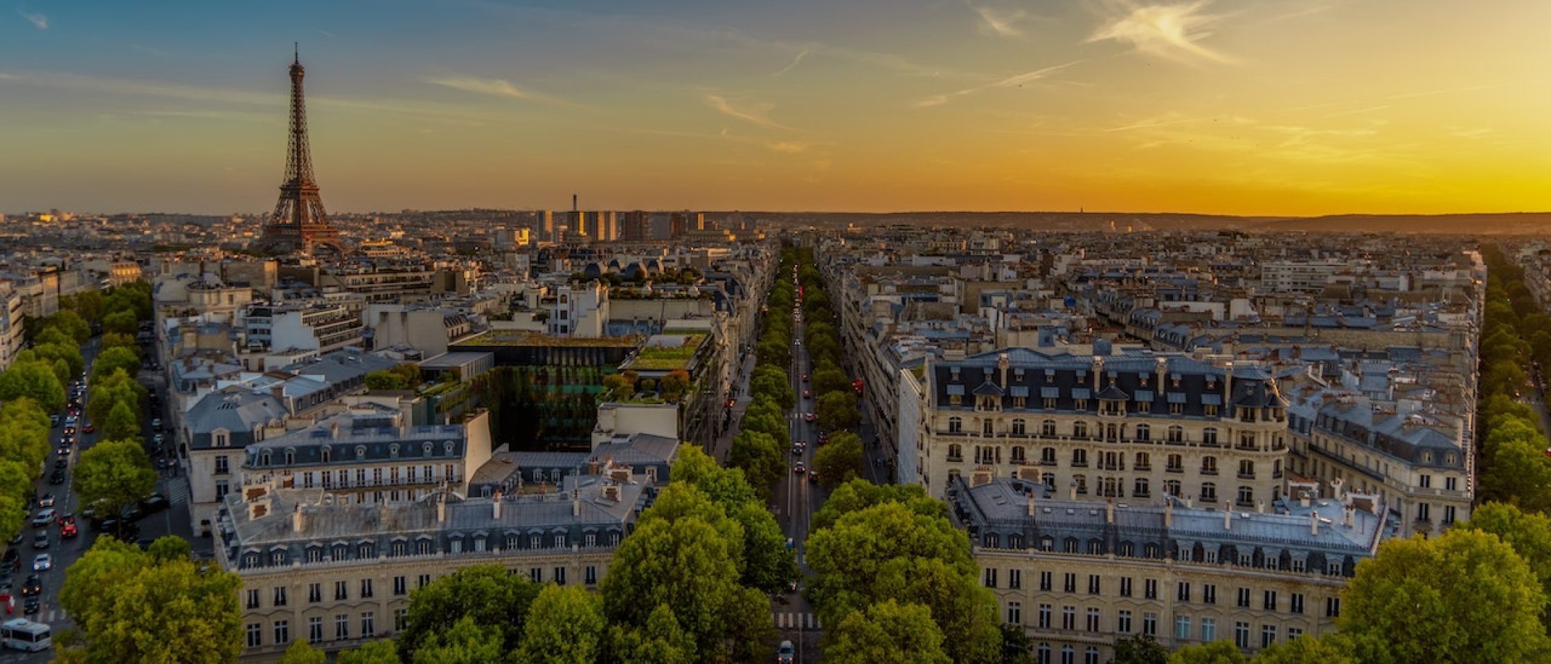 Roteiro em Paris Foto de Pierre Blaché: https://www.pexels.com/pt-br/foto/foto-da-cidade-durante-o-amanhecer-3105066/